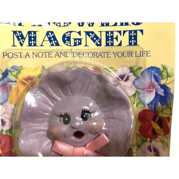 Vintage 90's FLOWER Magnets - Kitschy Magnetic Flowers - 2 Piece Set - Picture 4 of 8